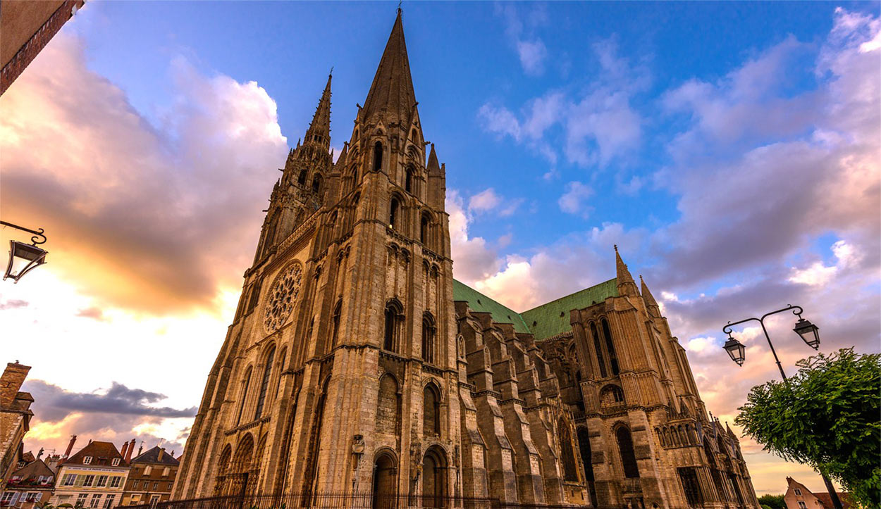 Would you like to visit Chartres Cathedral? Prepare your visit with our  Visits Service: all the information here…